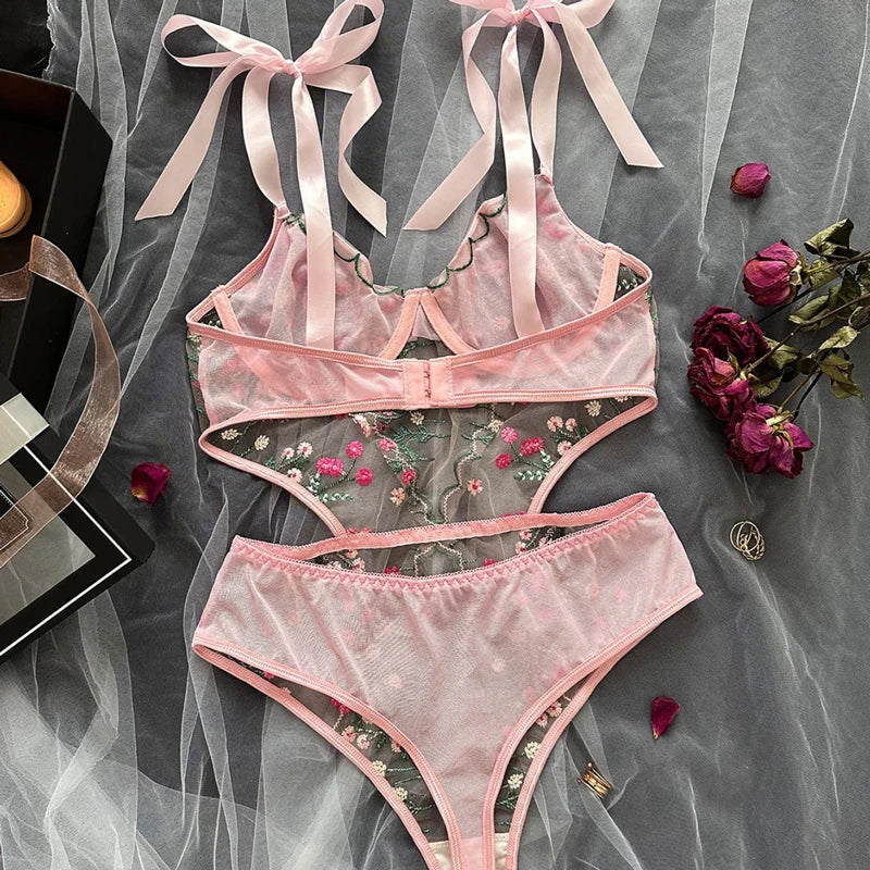 Chic Matching Bra and Thong Set Luxury Female Intimates
