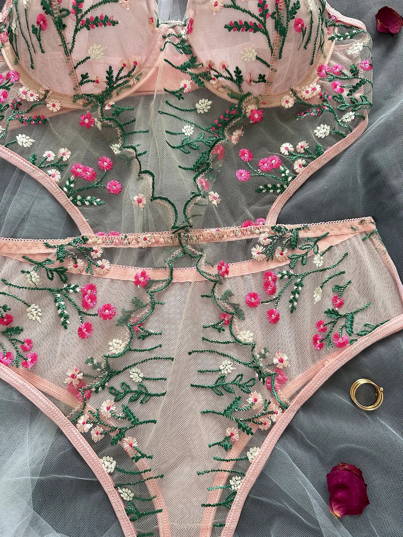 Chic Matching Bra and Thong Set Luxury Female Intimates
