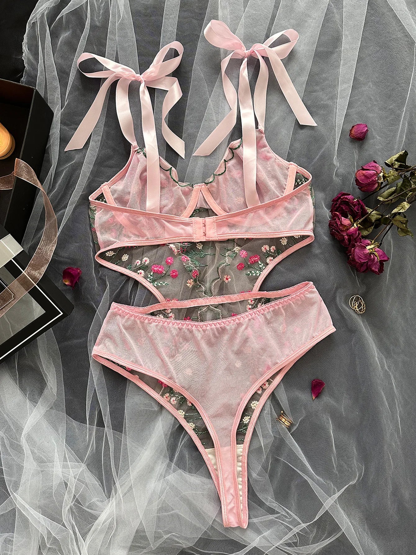 Chic Matching Bra and Thong Set Luxury Female Intimates