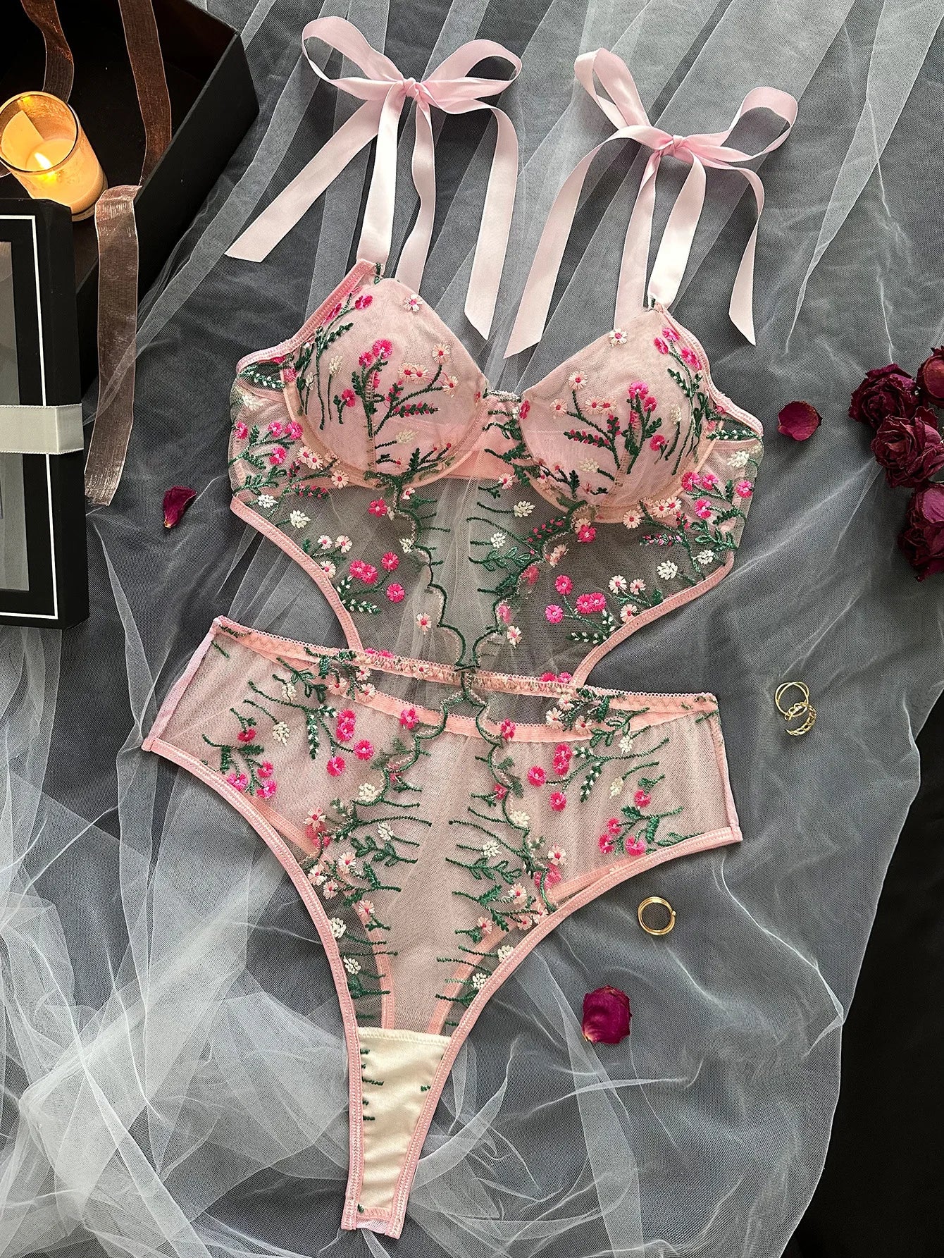 Chic Matching Bra and Thong Set Luxury Female Intimates