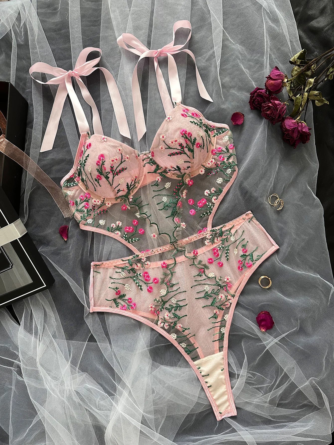 Chic Matching Bra and Thong Set Luxury Female Intimates
