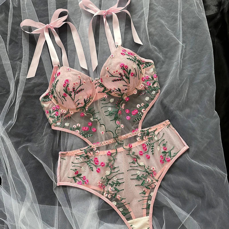 Chic Matching Bra and Thong Set Luxury Female Intimates